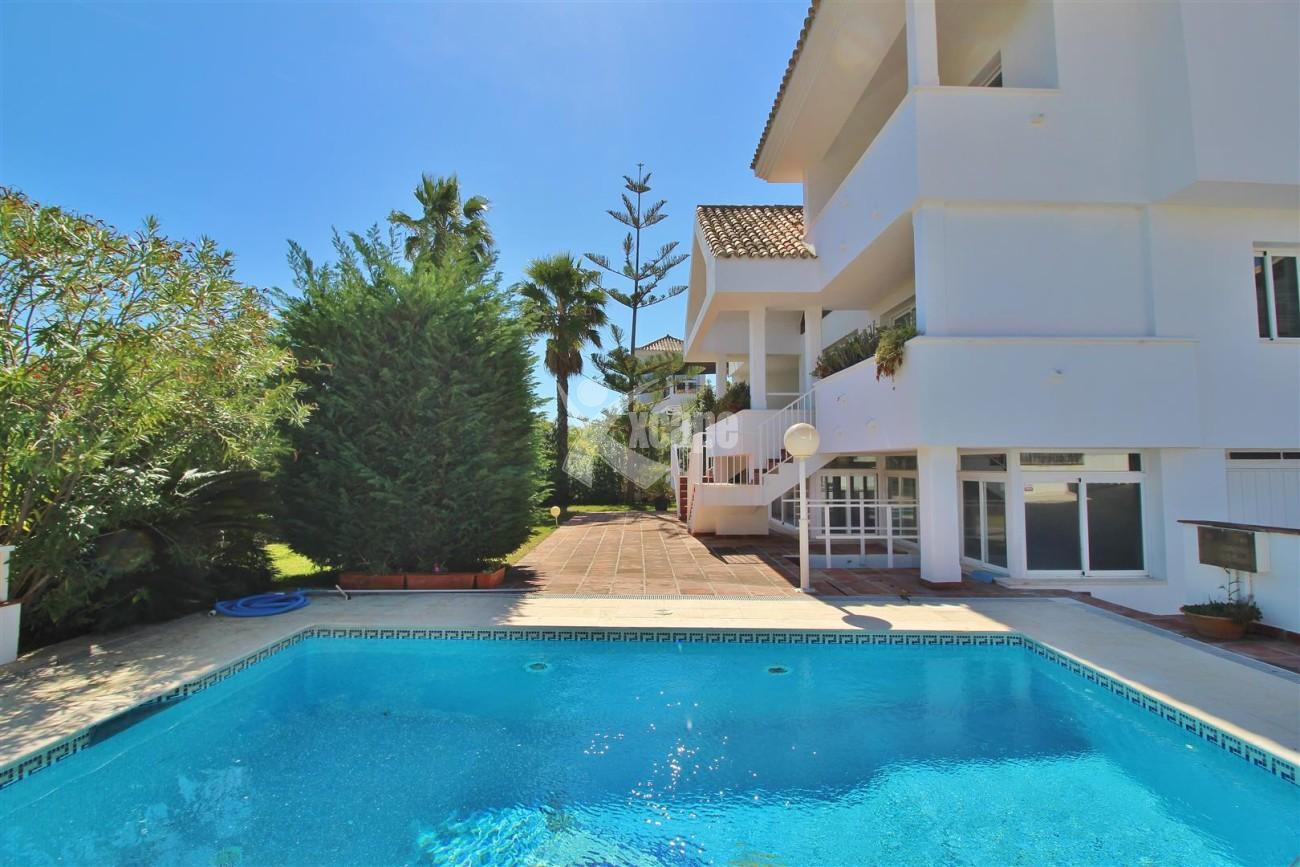 Villa for sale Benahavis Spain (39) (Large)