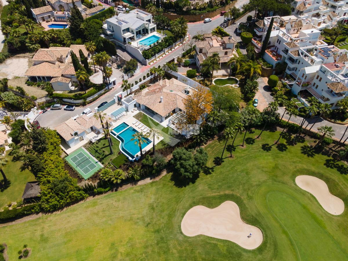 Frontline Golf Villa for sale Nueva Andalucia (14)