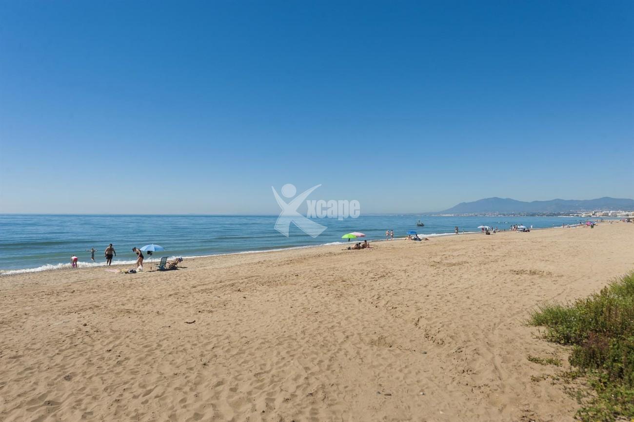 D2073 Luxury Frontline Beach Apartment Marbella Spain (11) (Large)