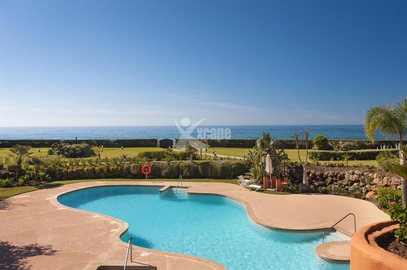 D2073 Luxury Frontline Beach Apartment Marbella Spain (13) (Large)