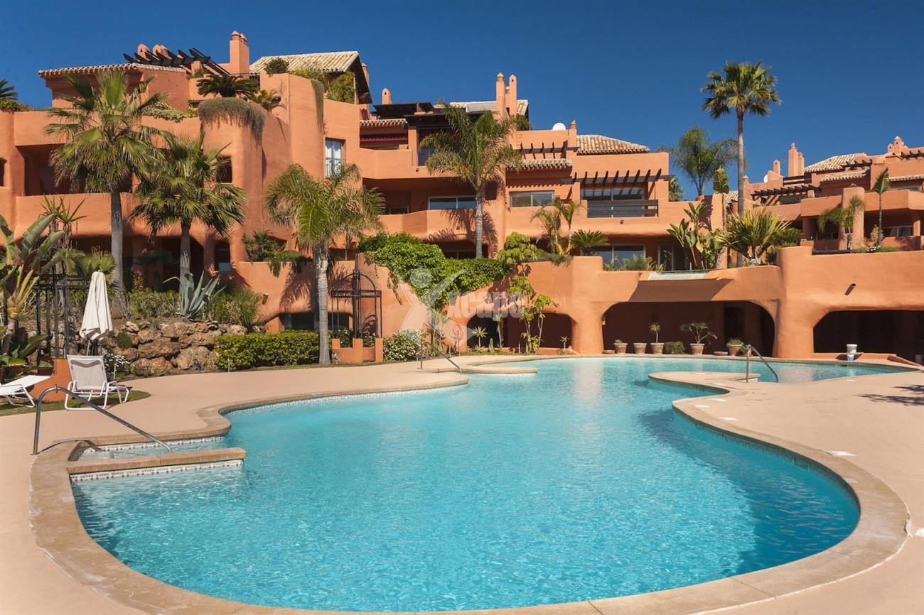 D2073 Luxury Frontline Beach Apartment Marbella Spain (14) (Large)