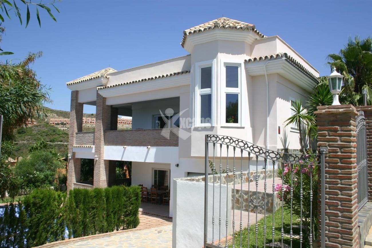 V2209 Luxury Villa in Benahavis Malaga (1)