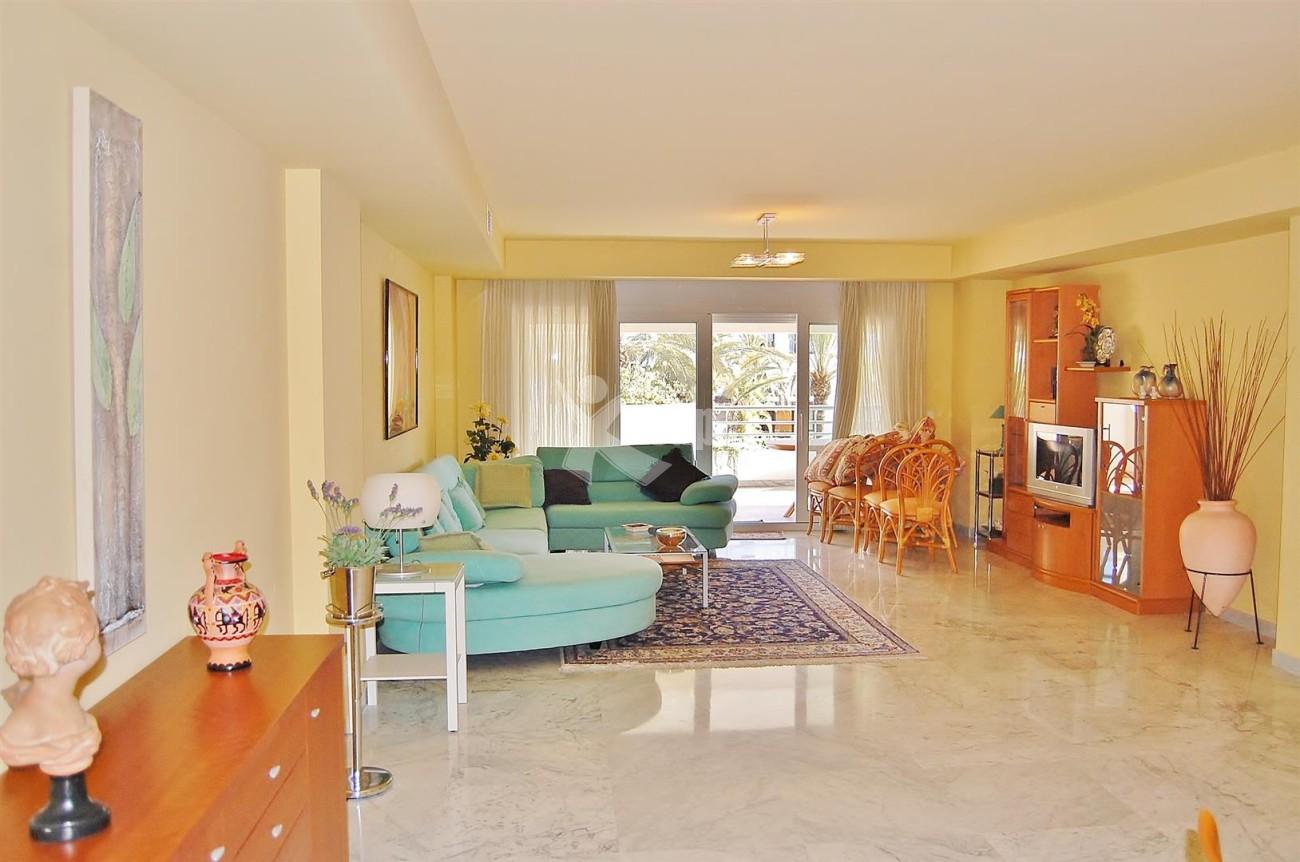 A3962 Frontline Beach Apartment Puerto Banus Marbella (6) (Large)