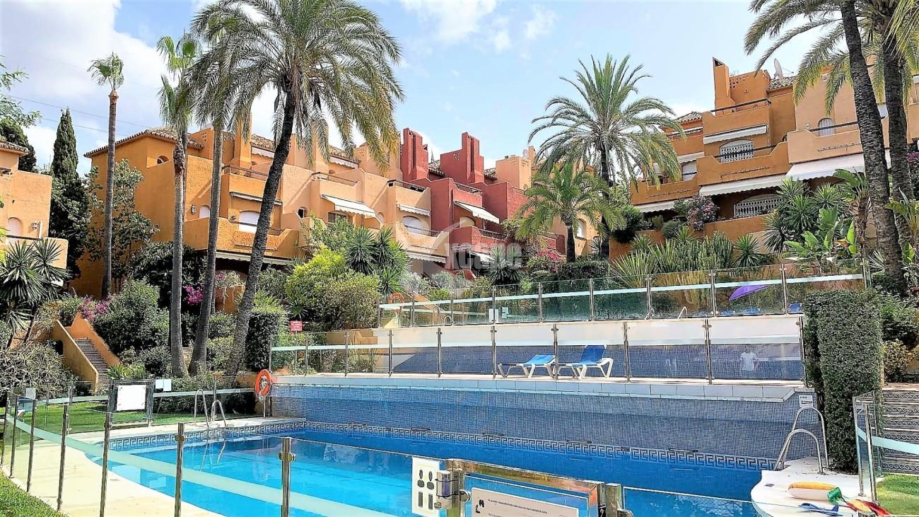 Townhouse for sale Nueva Andalucia (1)