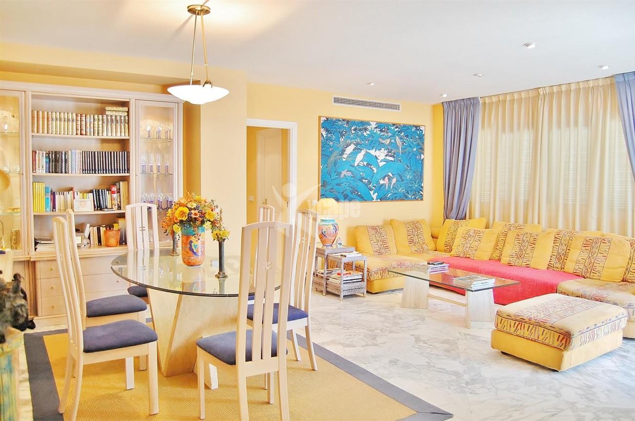 A4319 Apartment For Sale Puerto Banus Marbella (2) (Large)