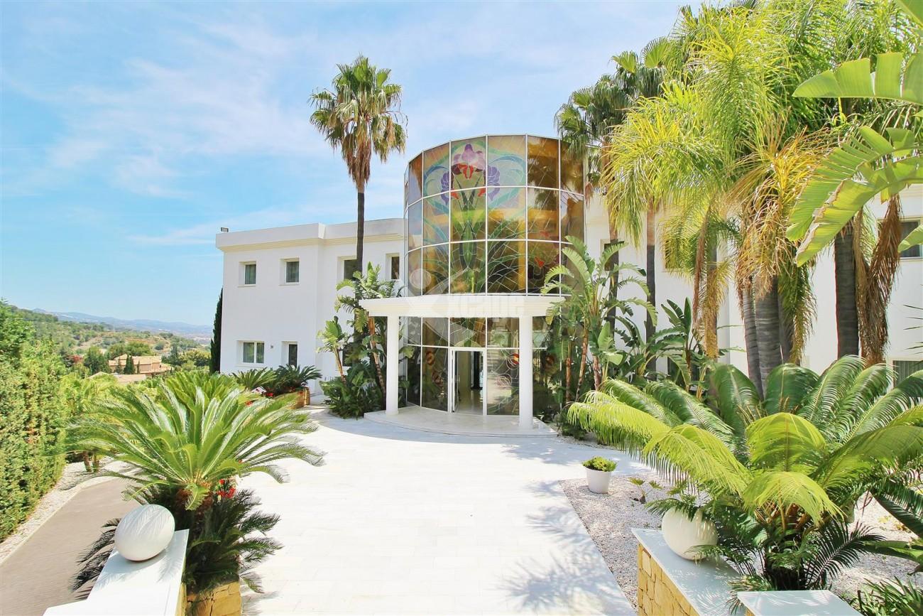 V4577 Luxury Contemporary Villa Golden Marbella Mile For Rent (1)