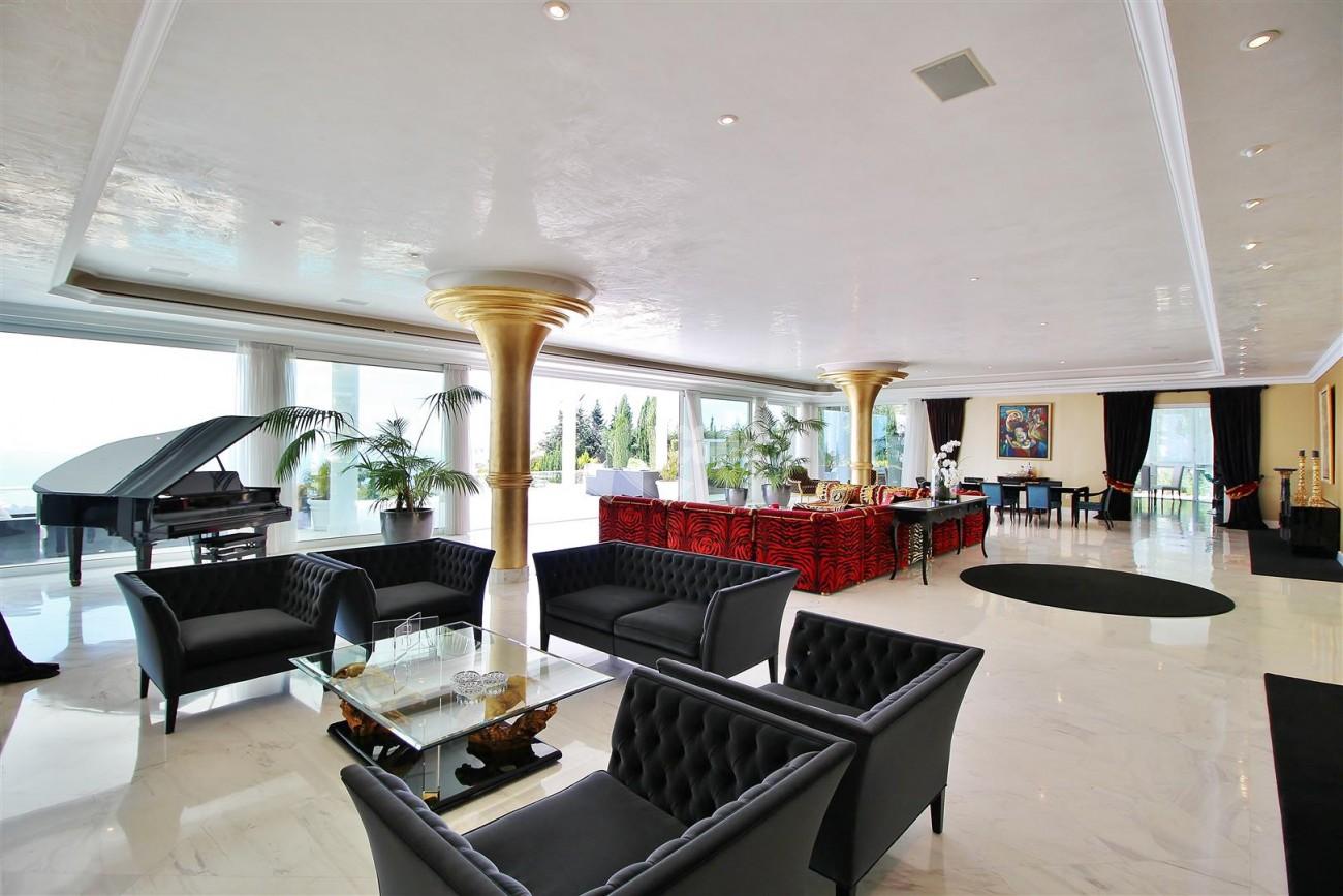 V4577 Luxury Contemporary Villa Golden Marbella Mile For Rent (2)