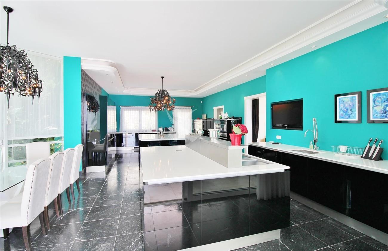 V4577 Luxury Contemporary Villa Golden Marbella Mile For Rent (5)