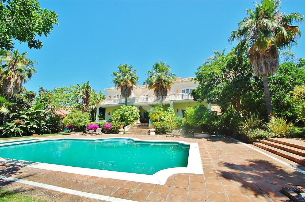 V4723 Luxury Villa in Golden Mile Marbella (1) (Large)