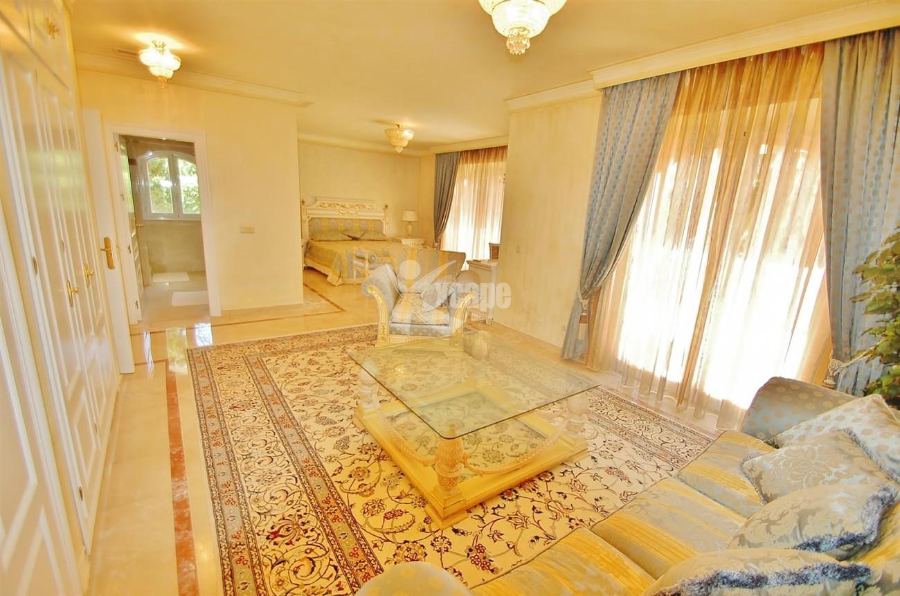 V4723 Luxury Villa in Golden Mile Marbella (5) (Large)