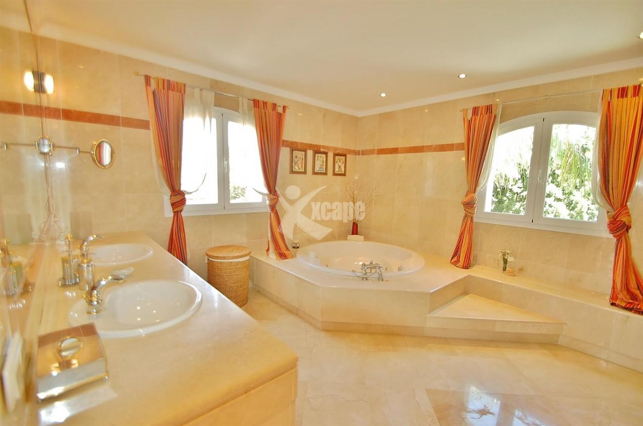 V4723 Luxury Villa in Golden Mile Marbella (6) (Large)