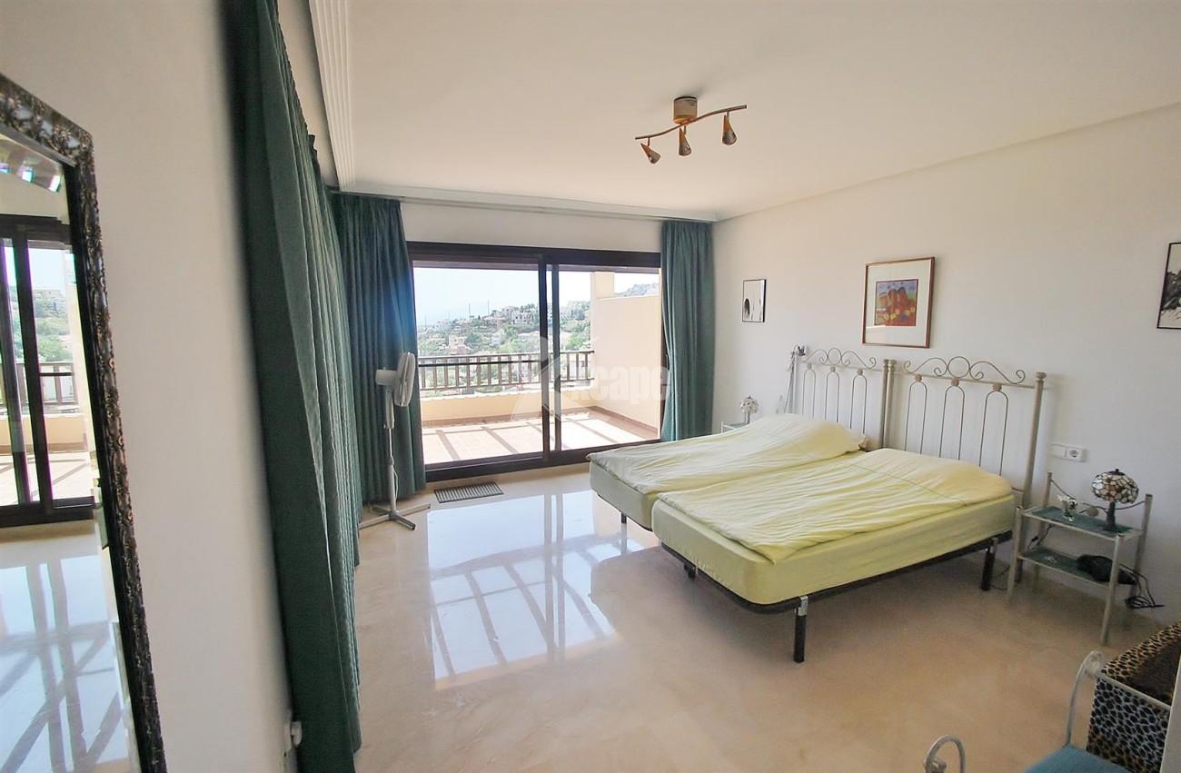 A4736 Apartment Duplex in Los Arqueros Benahavis Spain (12) (Large)