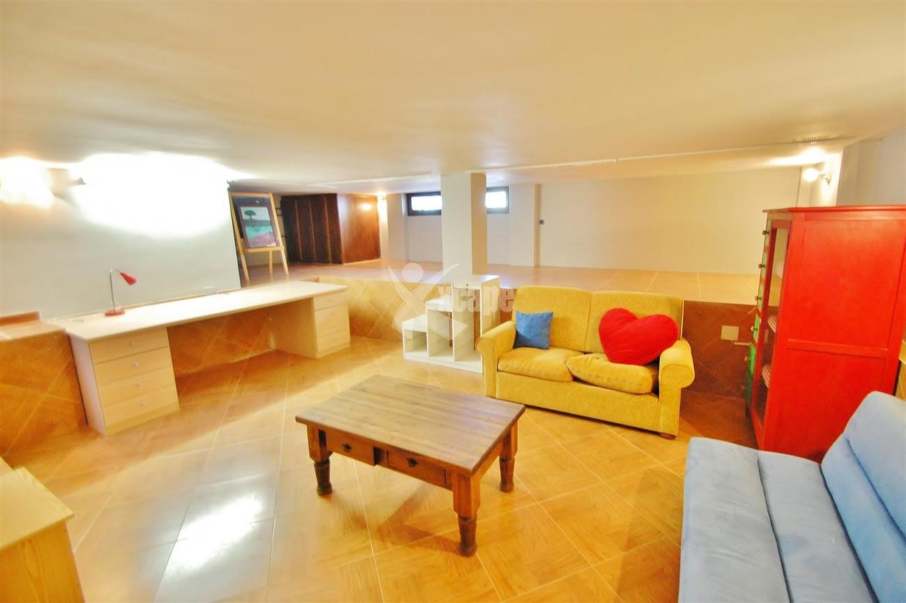 V4913 Villa for sale in Nueva Andalucia Marbella Spain (17) (Large)