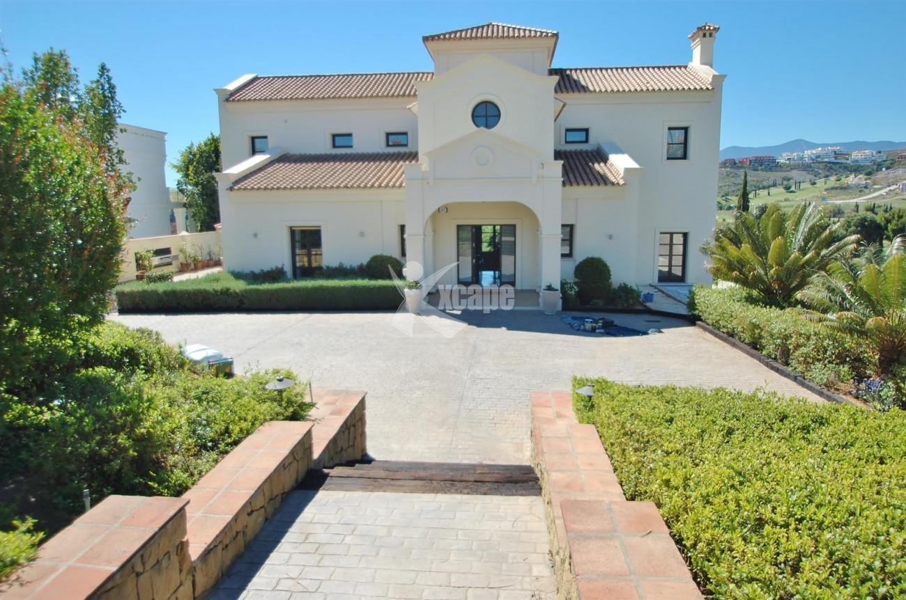 Luxury Frontline Golf Villa For Sale Benahavis Spain (1)
