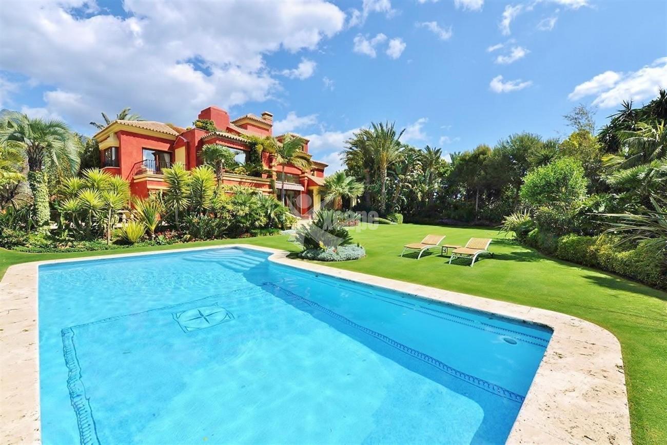 V5239 Luxury Villa Marbella Golden Mile  (1) (Large)