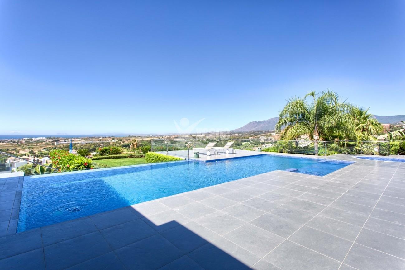 Contemporary Villa with Stunning Views Benahavis (7)