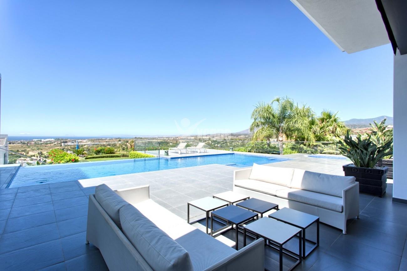 Contemporary Villa with Stunning Views Benahavis (11)