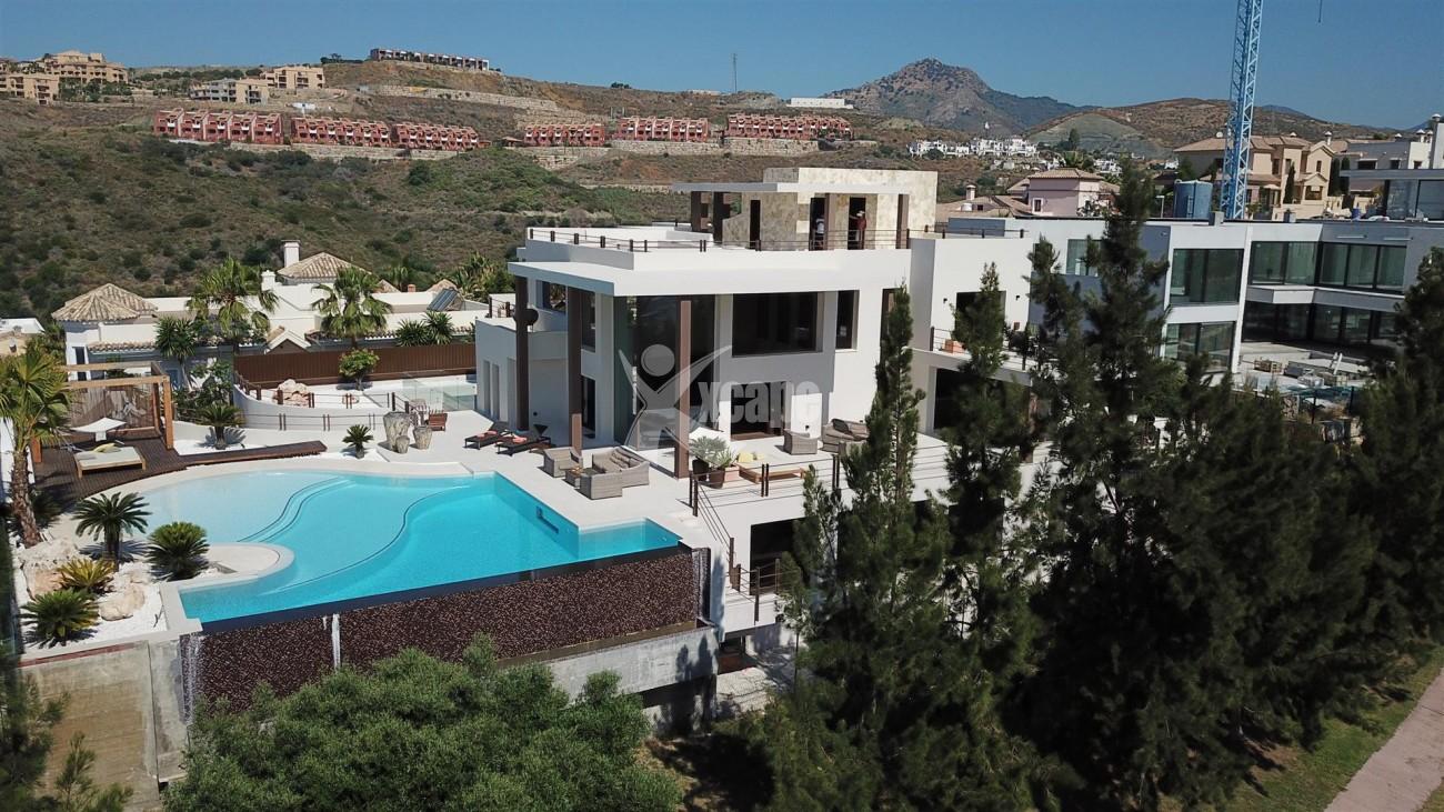 Luxury Contemporary Villa for sale Benahavis Spain (13) (Large)