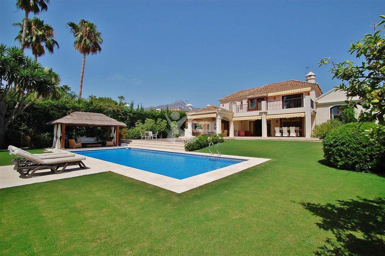 V5664 Frontline Golf Villa for sale Nueva Andalucia Marbella Spain (6)
