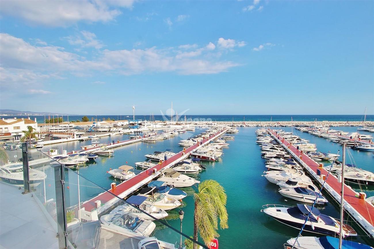 A5686 Frontline Puerto Banus Apartment for sale Marbella Spain (8)