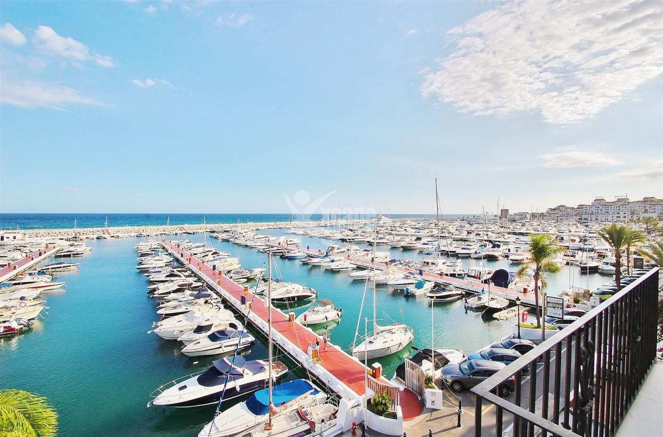 A5686 Frontline Puerto Banus Apartment for sale Marbella Spain (9)