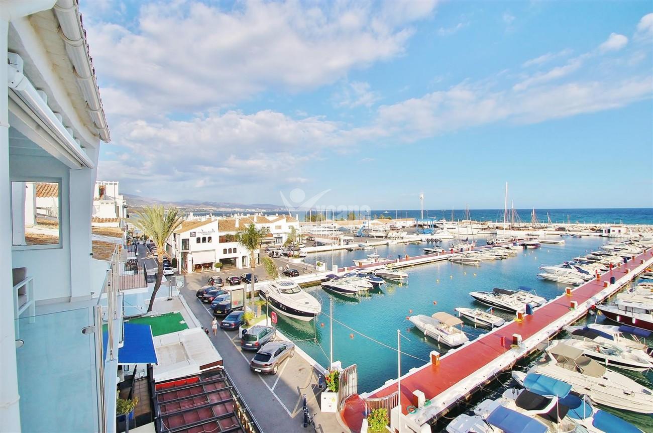 A5686 Frontline Puerto Banus Apartment for sale Marbella Spain (10)