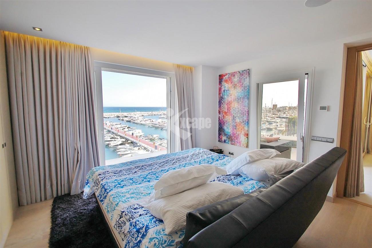 A5686 Frontline Puerto Banus Apartment for sale Marbella Spain (13)