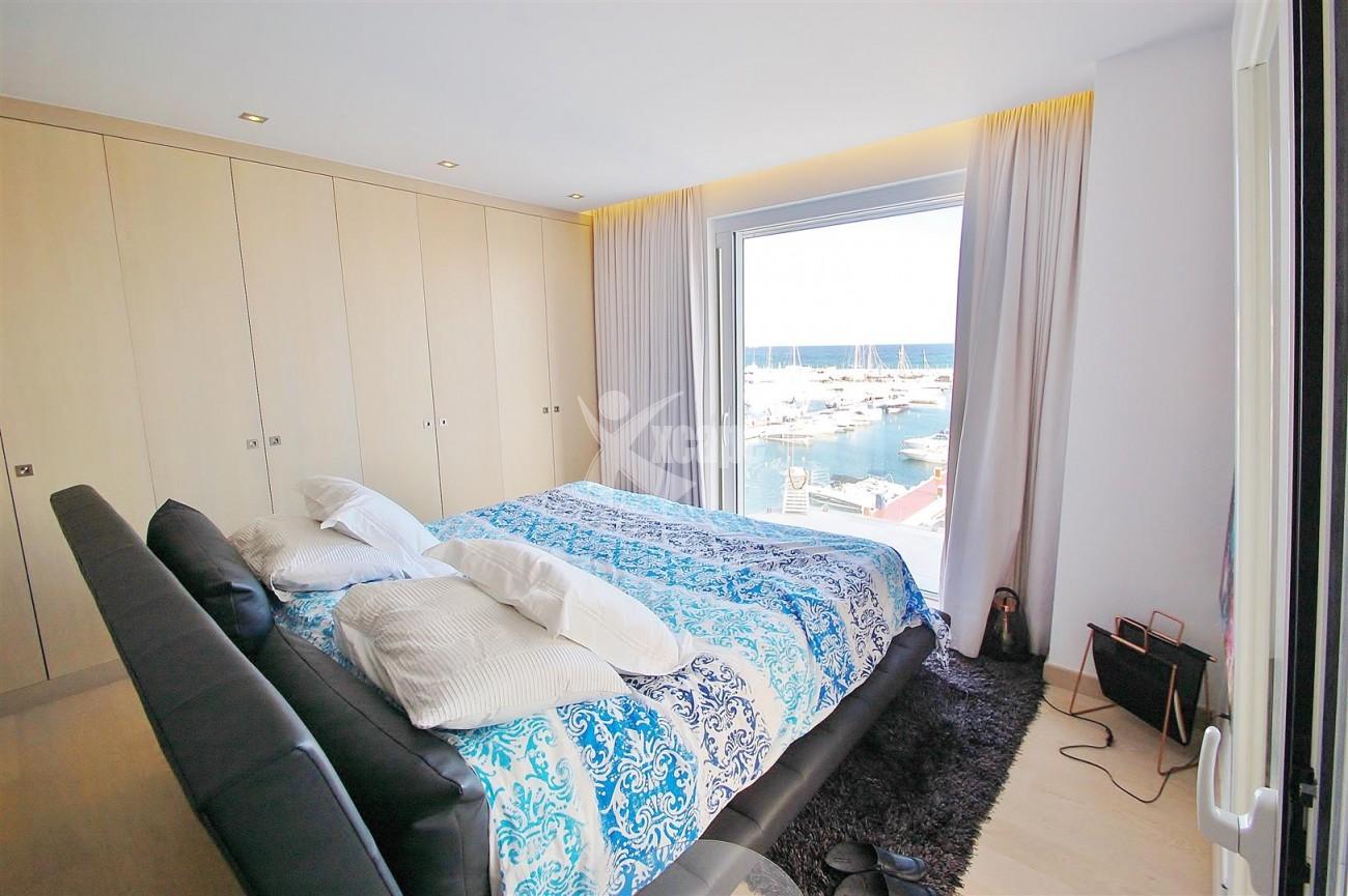 A5686 Frontline Puerto Banus Apartment for sale Marbella Spain (14)