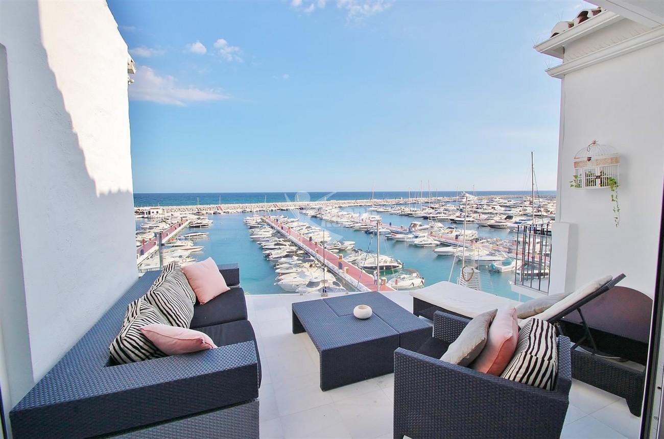 A5686 Frontline Puerto Banus Apartment for sale Marbella Spain (15)
