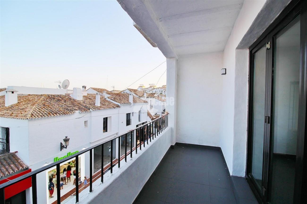 Luxury Apartment for sale Puerto Banus Marbella Spain (2) (Large)