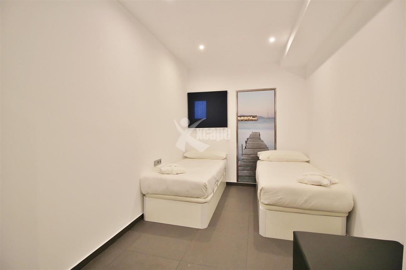 Luxury Apartment for sale Puerto Banus Marbella Spain (3) (Large)