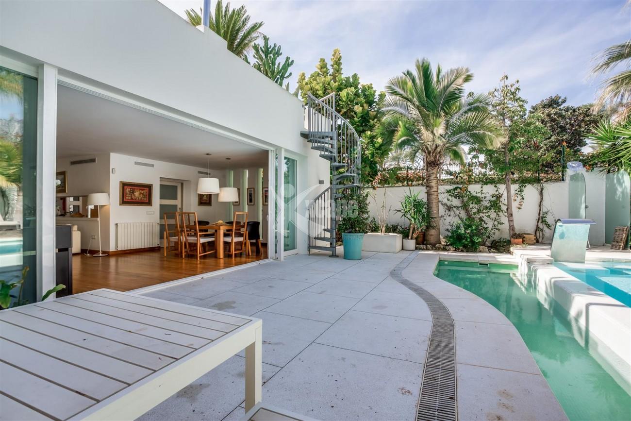 Modern Beachside Villa for sale Marbella Golden Mile Spain (14) (Large)