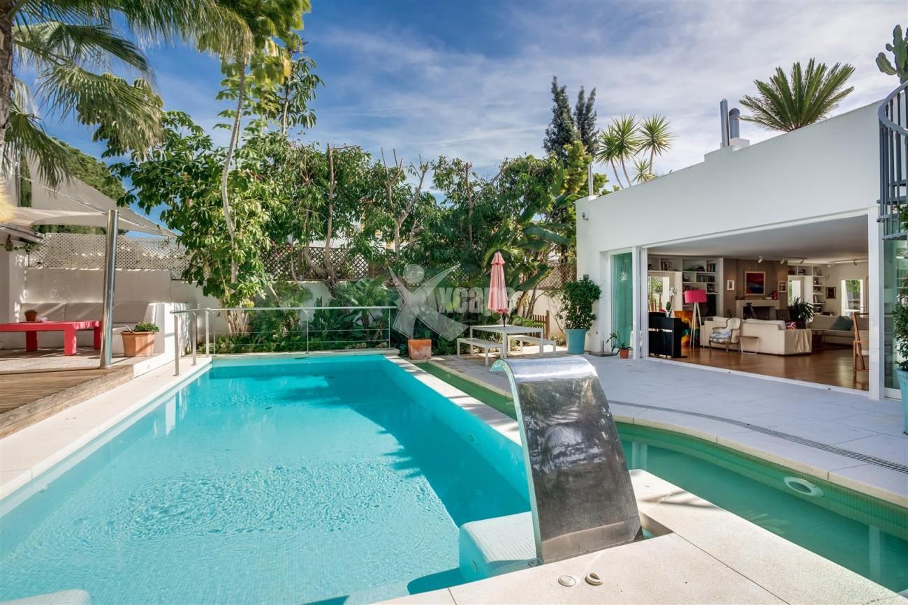 Modern Beachside Villa for sale Marbella Golden Mile Spain (15) (Large)