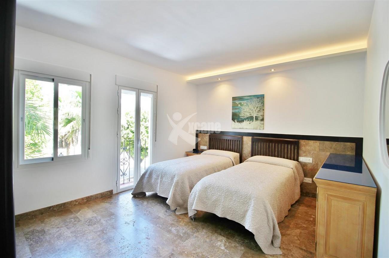 Elegant Apartment for rent Puerto Banus Marbella Spain (13) (Large)
