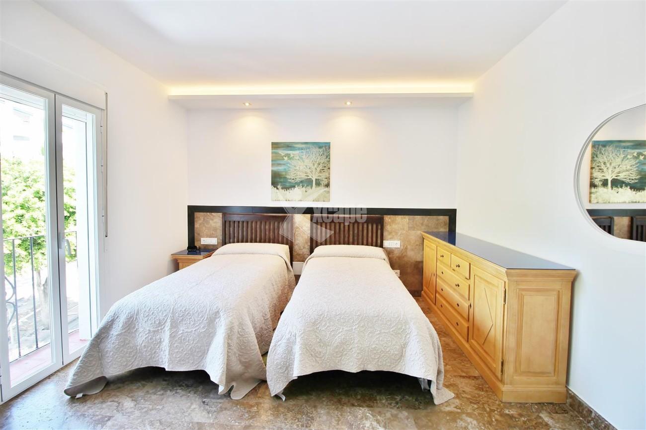 Elegant Apartment for rent Puerto Banus Marbella Spain (16) (Large)