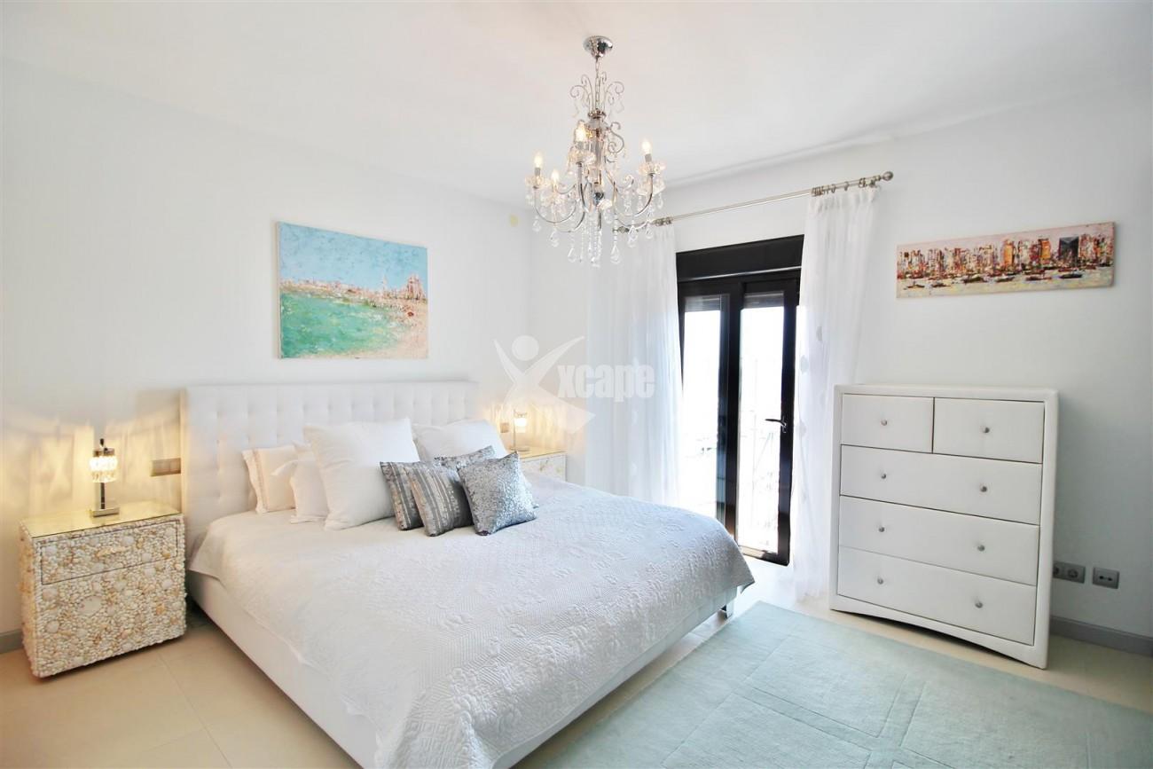 Luxury Modern Style Apartment for sale Puerto Banus Marbella Spain (13) (Large)