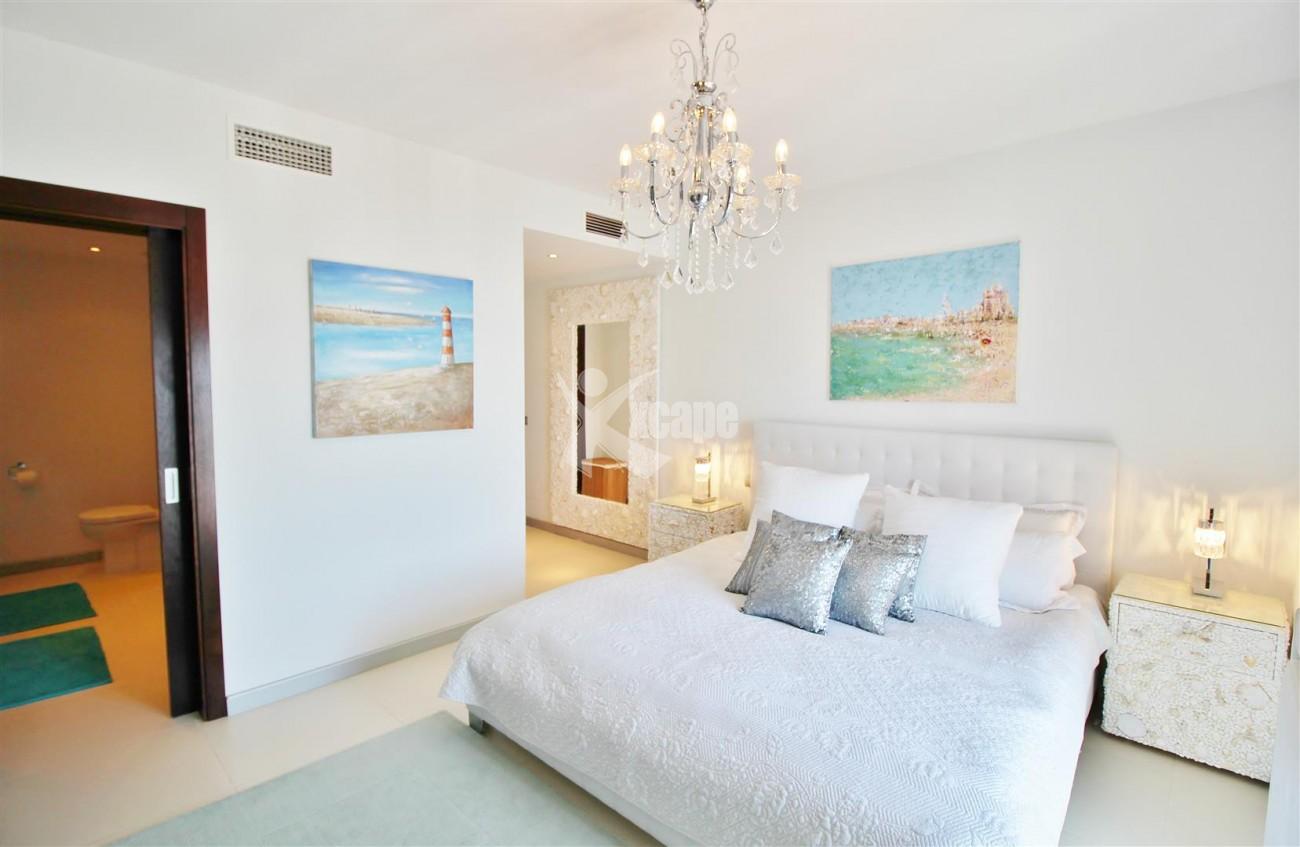 Luxury Modern Style Apartment for sale Puerto Banus Marbella Spain (15) (Large)