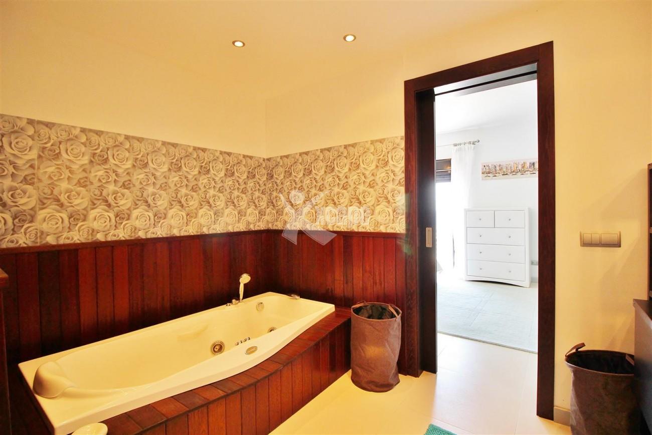 Luxury Modern Style Apartment for sale Puerto Banus Marbella Spain (31) (Large)