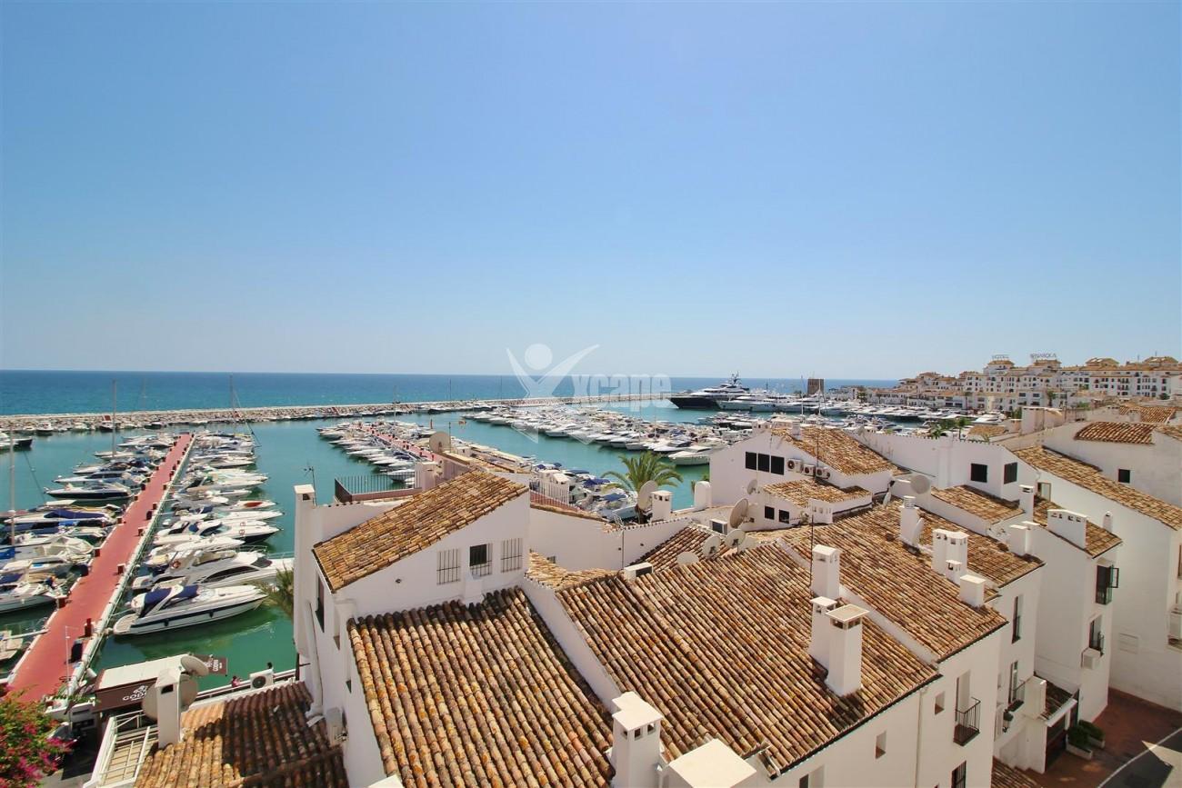 Luxury Modern Style Apartment for sale Puerto Banus Marbella Spain (51) (Large)