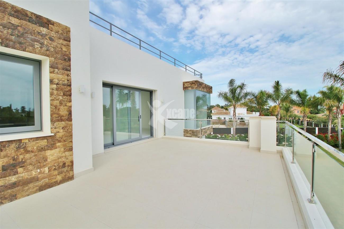 Contemporary Beachside Villa for sale Marbella Spain  (20) (Large)