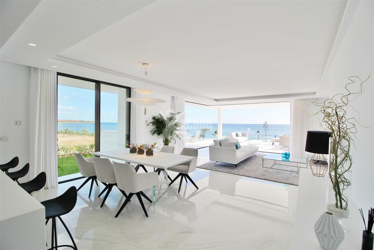 Beachfront luxury Apartments for sale Marbella Spain (18) (Large)