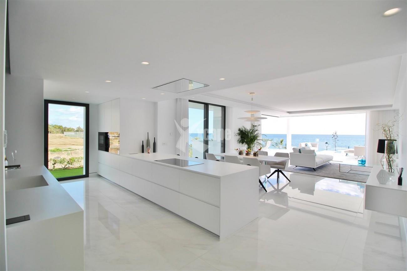 Beachfront luxury Apartments for sale Marbella Spain (24) (Large)