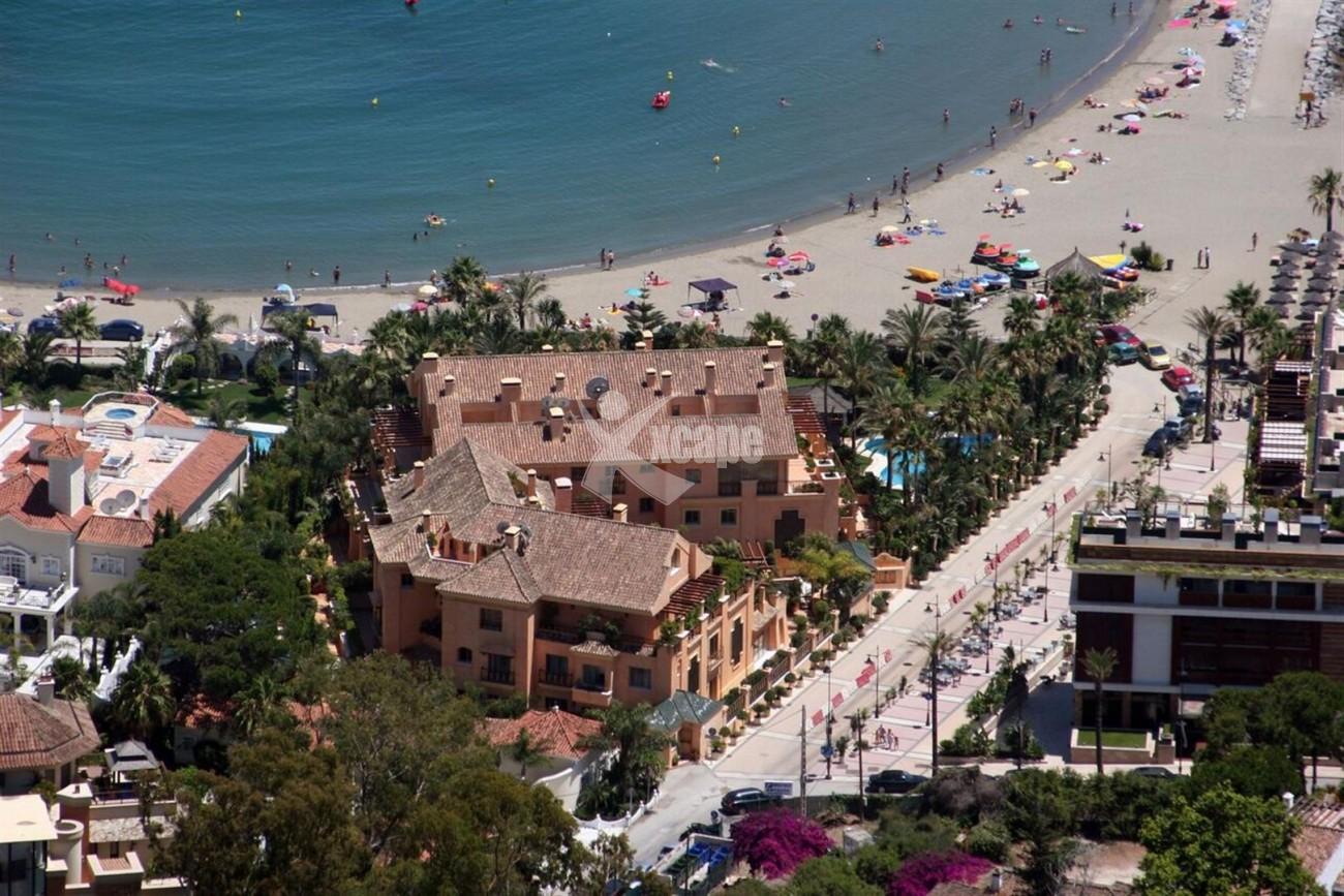 Luxury Beachside Apartment for sale Puerto Banus Marbella Spain (1) (Large)