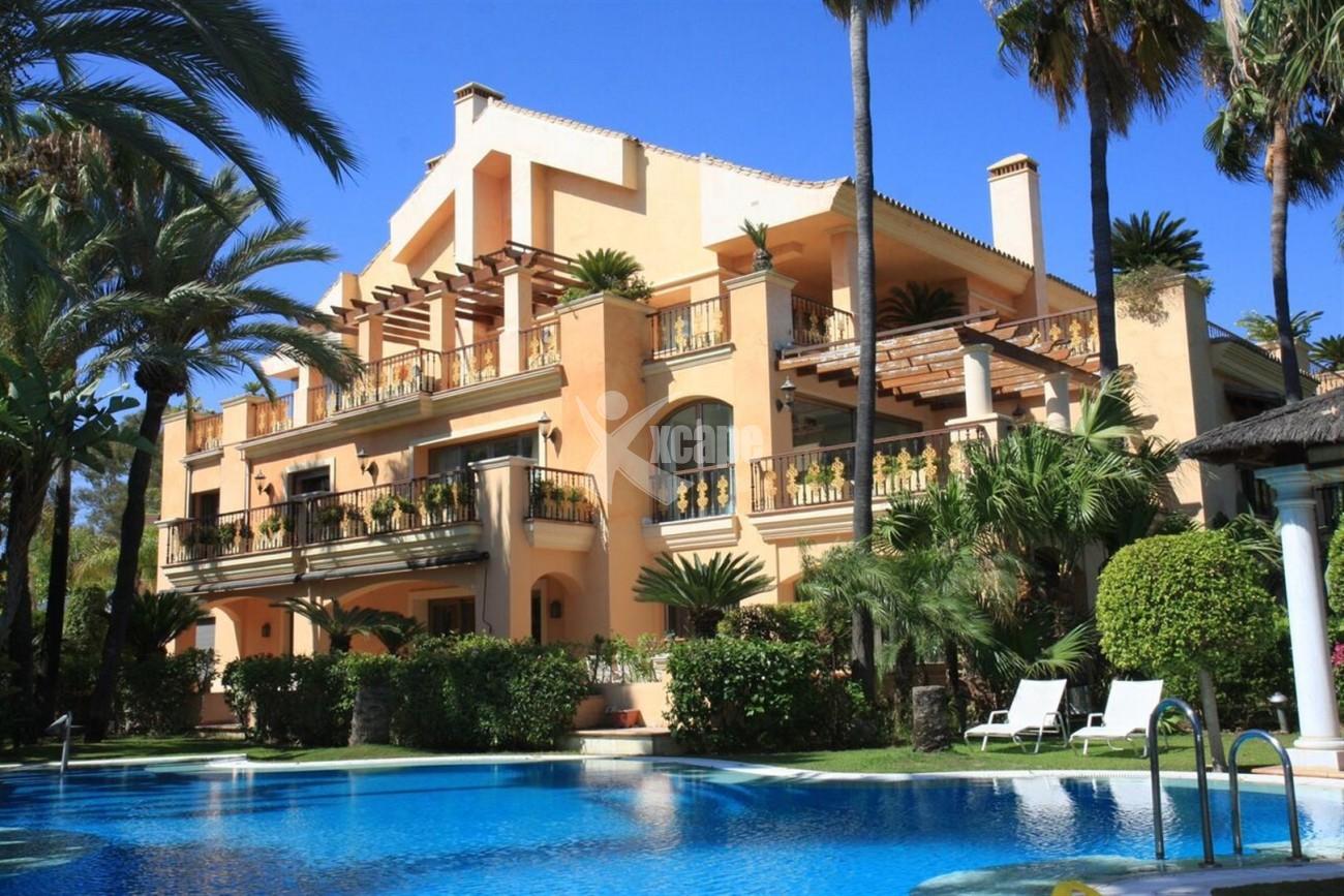 Luxury Beachside Apartment for sale Puerto Banus Marbella Spain (3) (Large)