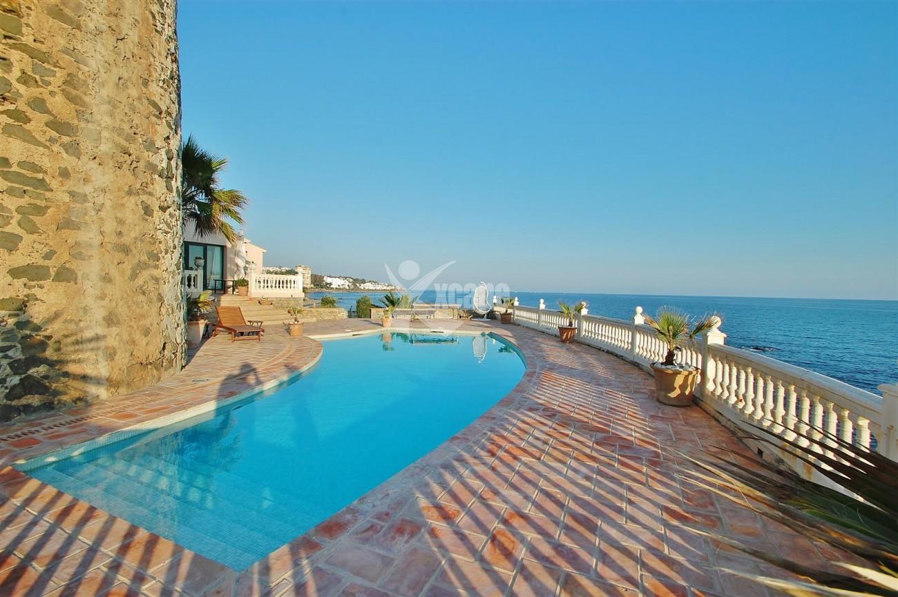 Beachfront villa for sale Mijas Costa Spain (2) (Large)