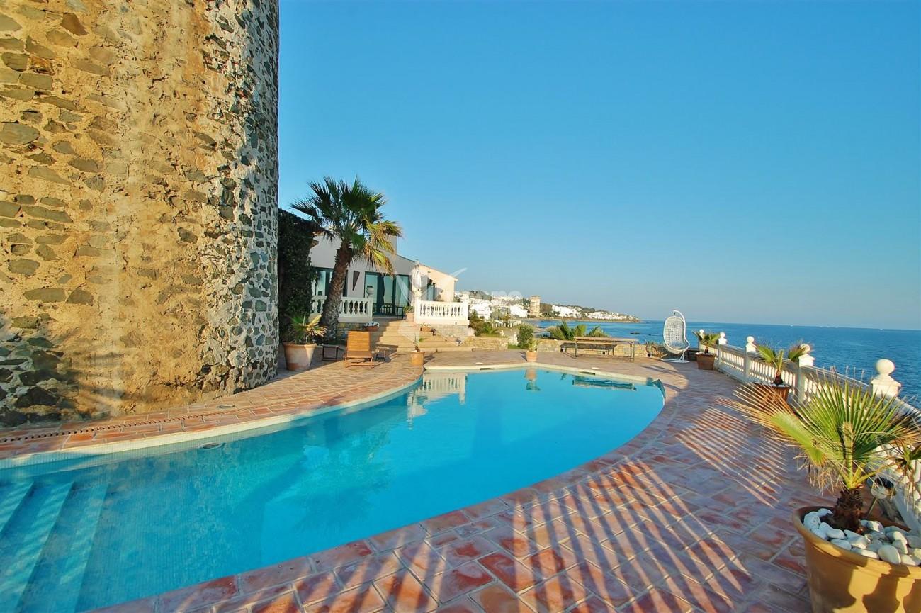 Beachfront villa for sale Mijas Costa Spain (3) (Large)