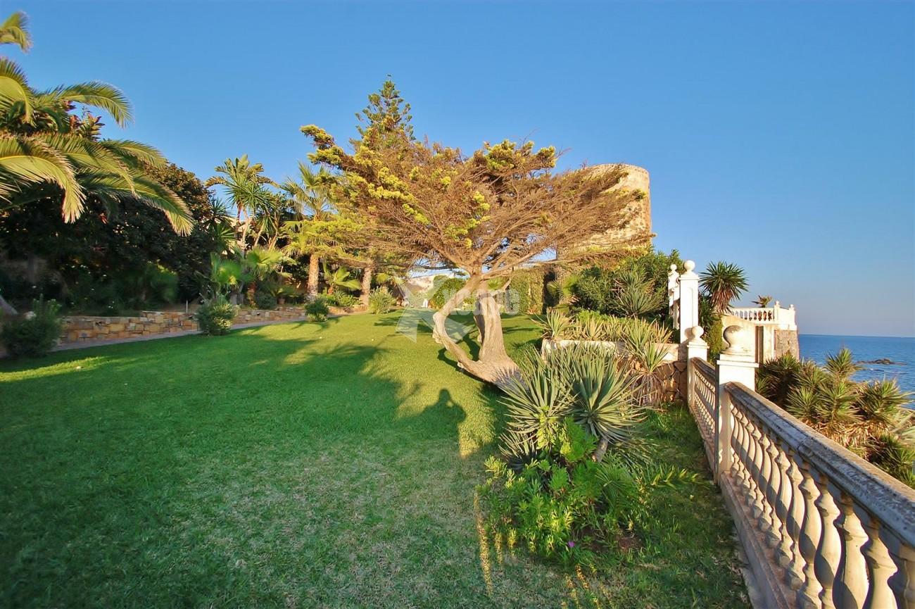 Beachfront villa for sale Mijas Costa Spain (6) (Large)
