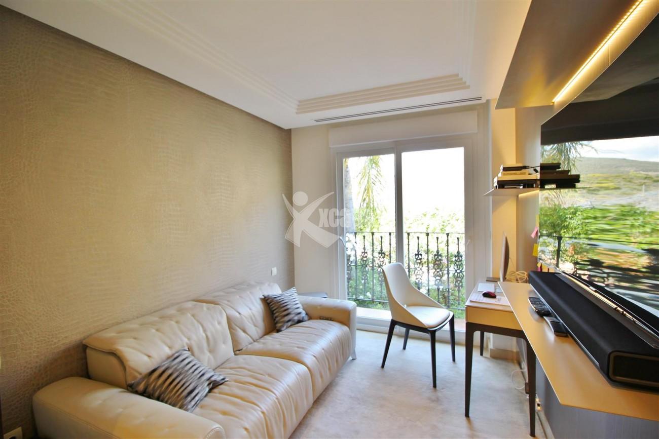 Elegant apartment for sale in Nueva Andalucia Marbella Spain (4) (Large)