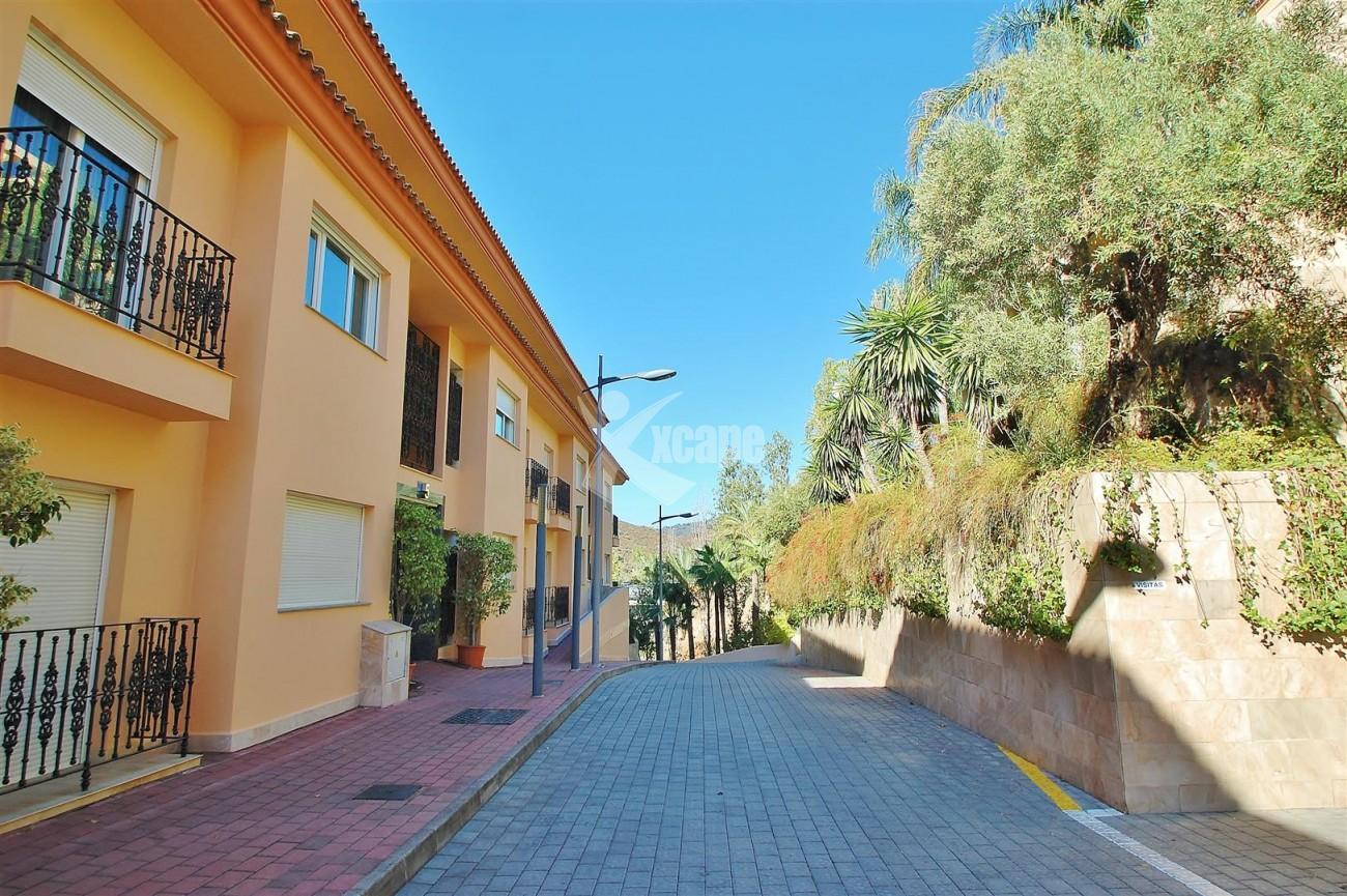 Elegant Apartment for sale Nueva Andalucia Marbella Spain (17) (Large)
