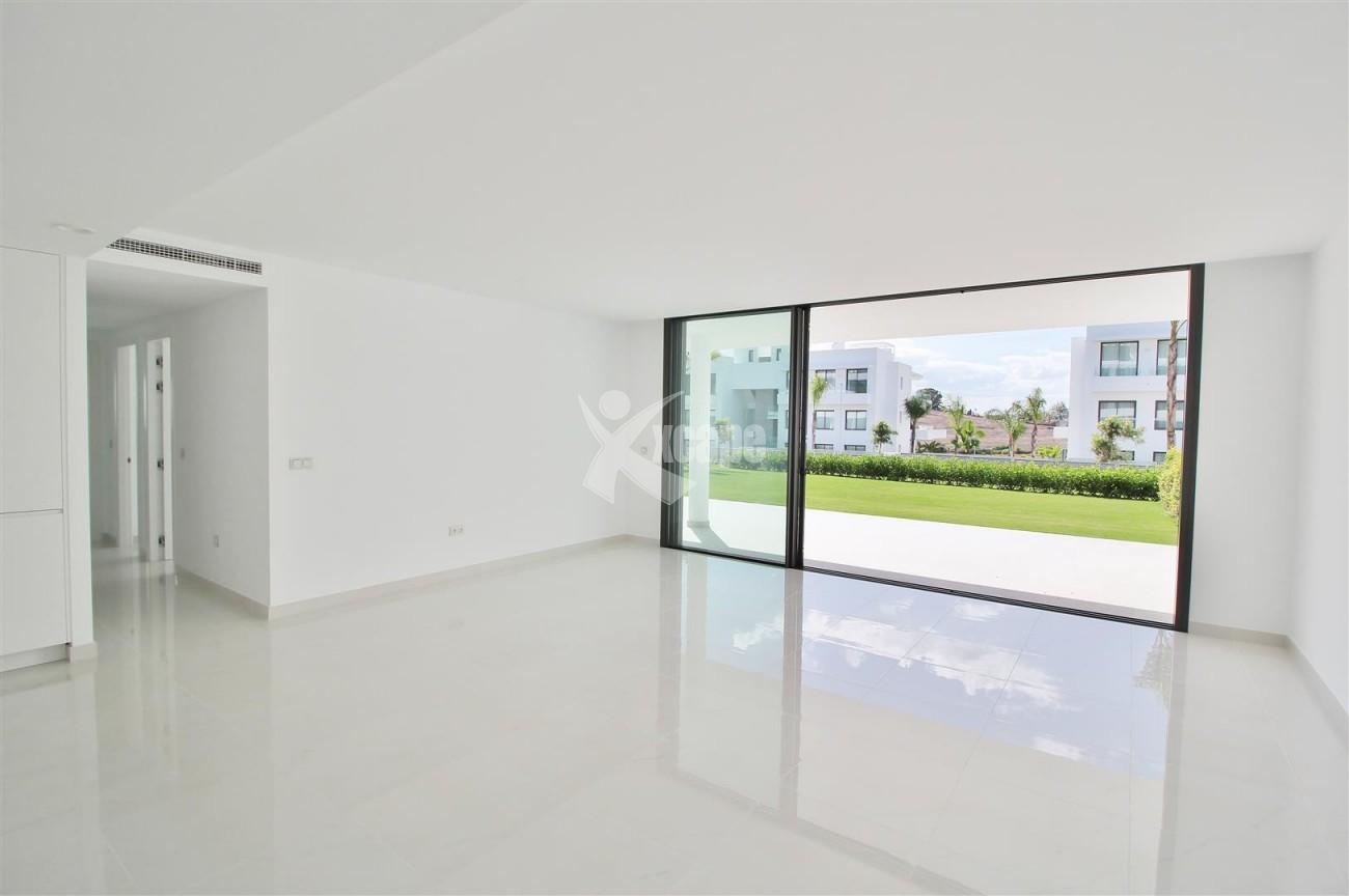 New Contemporary Apartment for sale Estepona Spain (19) (Large)